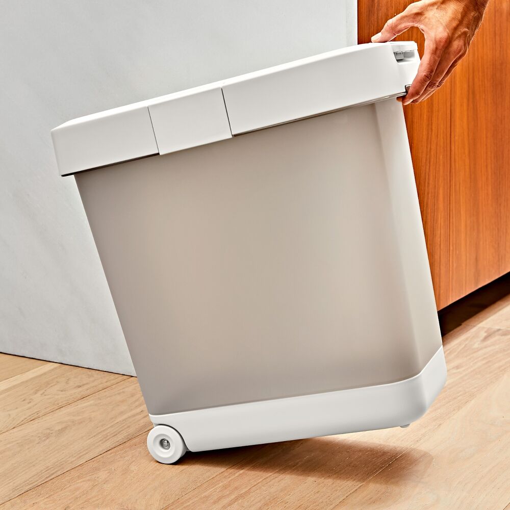OXO Pet Airtight Food Container with Scoop — Large Q9