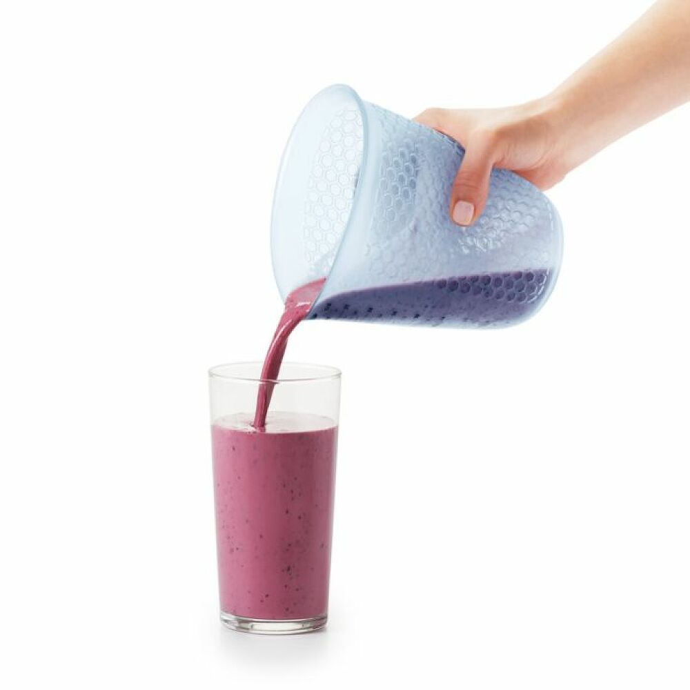 4 Cup Squeeze & Pour Measuring Cup B6