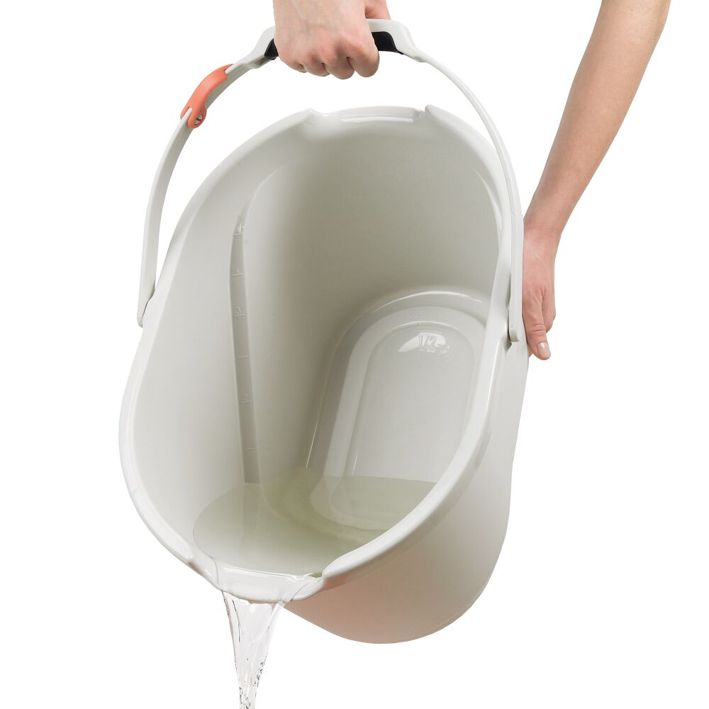 Angled Measuring Bucket D9