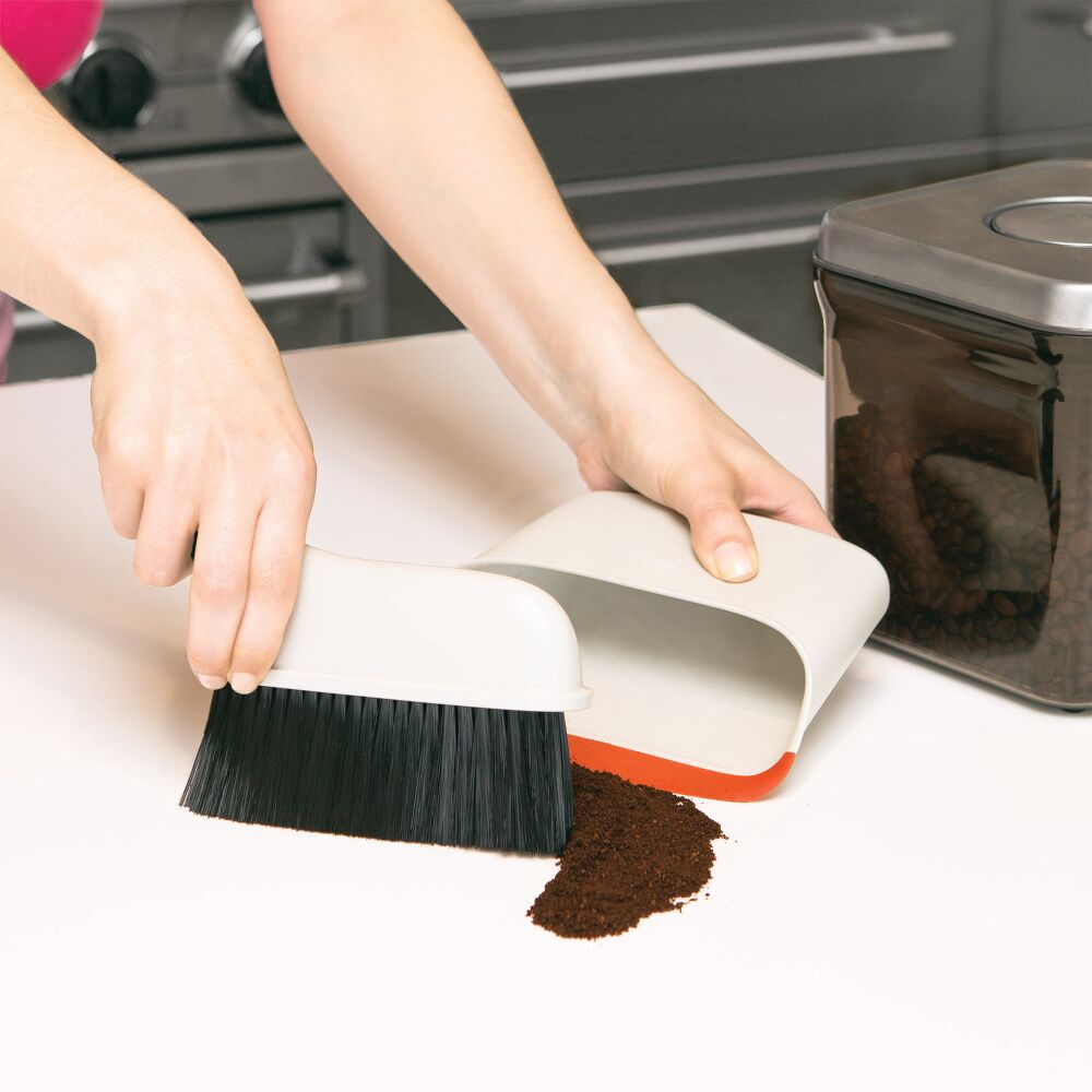 Compact Dustpan & Brush Set R6