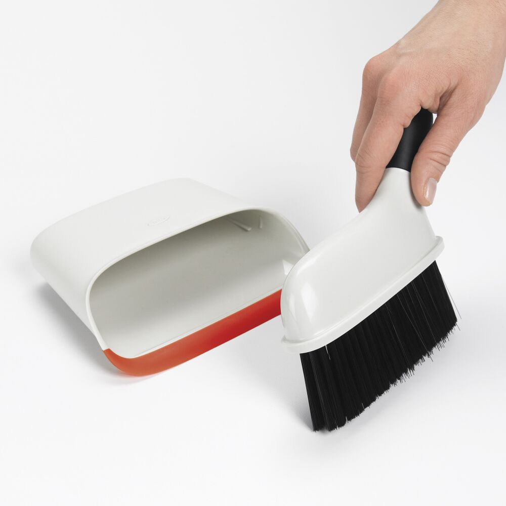 Compact Dustpan & Brush Set R6