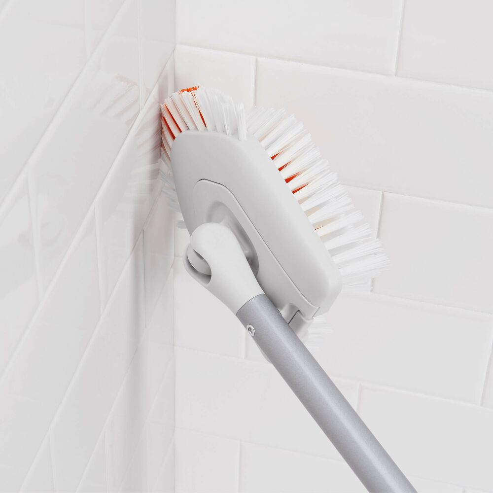 Extendable Tub & Tile Brush W8