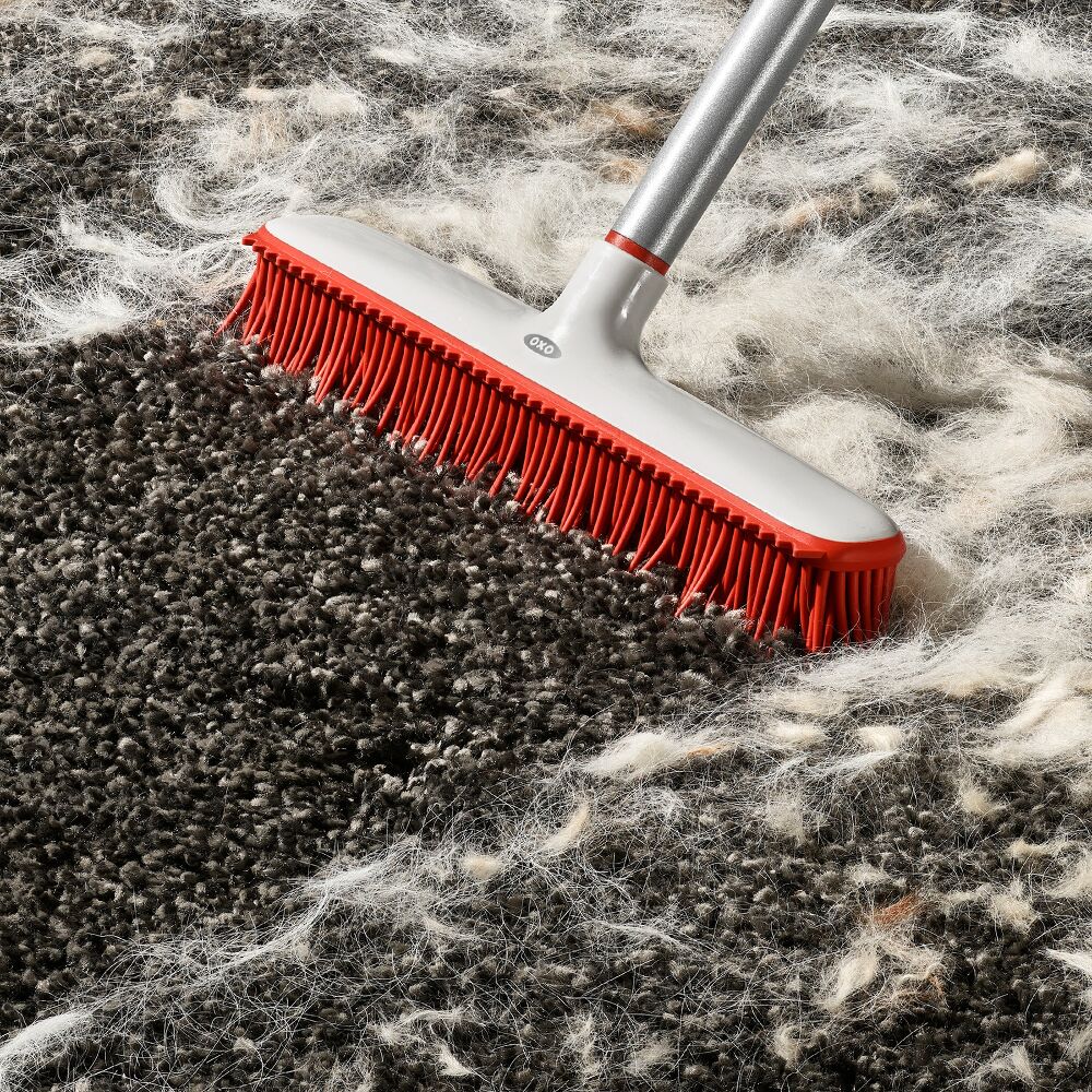 OXO Good Grips Fur Broom N7