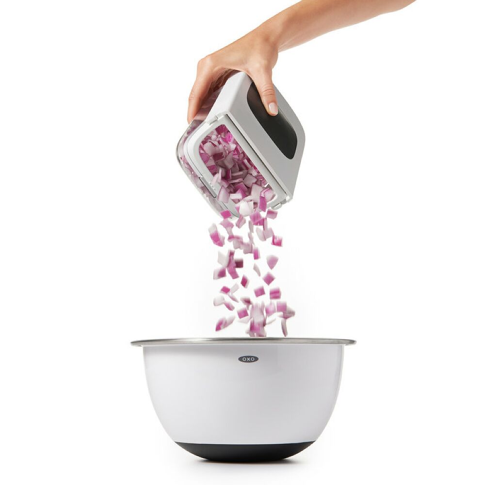 Vegetable Chopper with Easy-Pour Opening C6