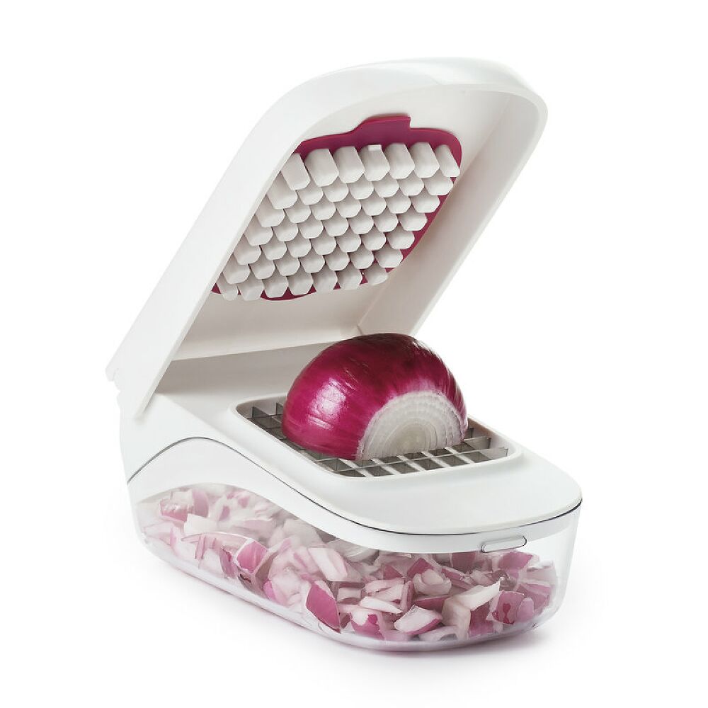 Vegetable Chopper with Easy-Pour Opening C6